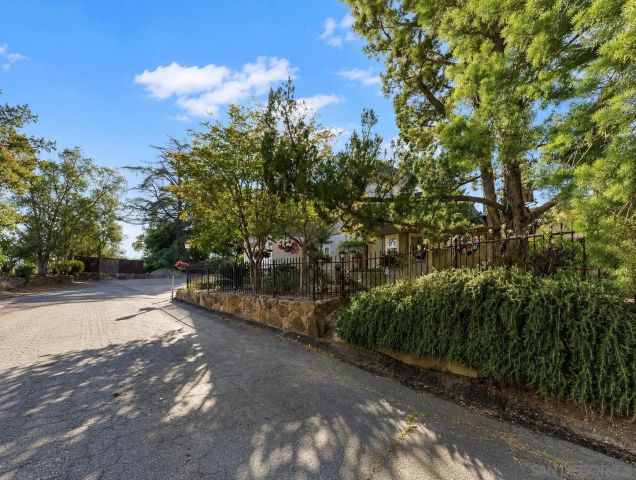720 Sky Mountain Lane, Alpine, CA 91901