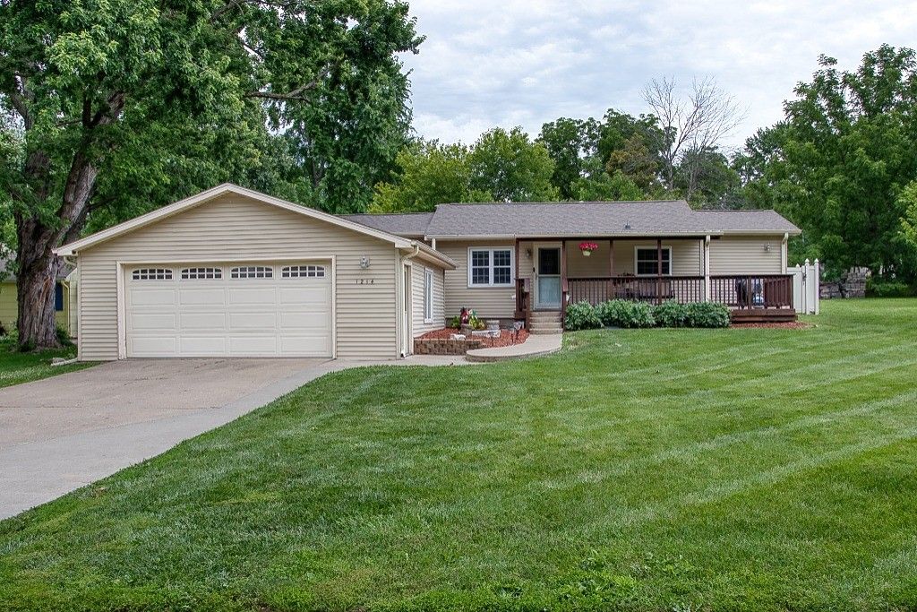 1214 Marion Avenue, Pella, IA 50219