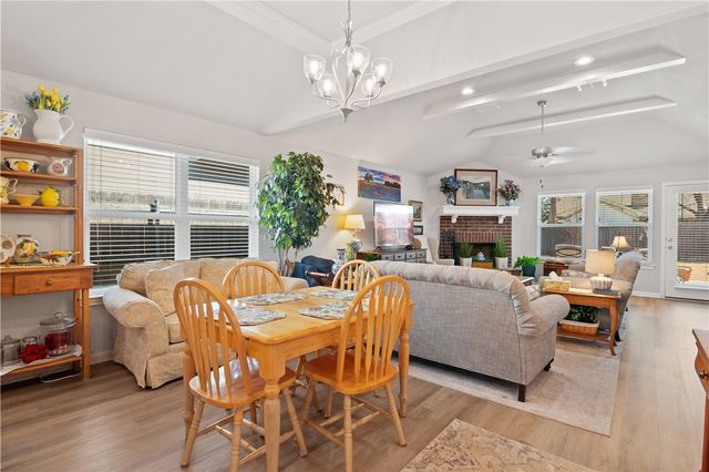 422 Travis Drive, Mcgregor, TX 76657