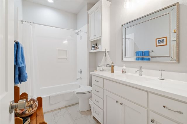 422 Travis Drive, Mcgregor, TX 76657