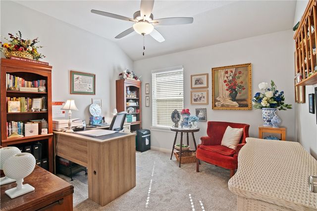 422 Travis Drive, Mcgregor, TX 76657