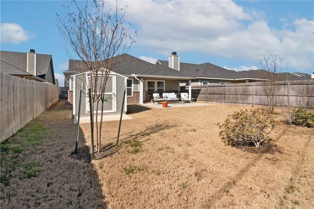 422 Travis Drive, Mcgregor, TX 76657