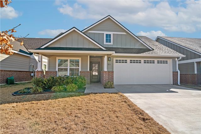 422 Travis Drive, Mcgregor, TX 76657