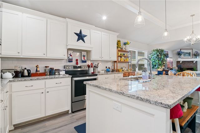 422 Travis Drive, Mcgregor, TX 76657