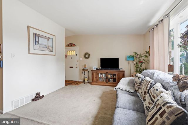 2012 TOMLINSON, Philadelphia, PA 19116