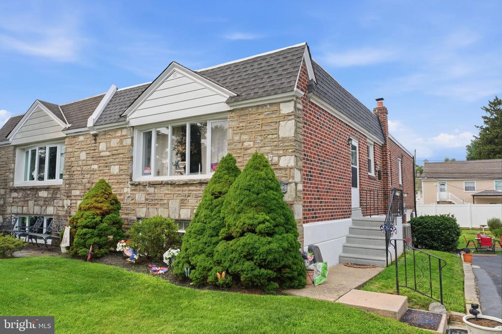 2012 TOMLINSON, Philadelphia, PA 19116