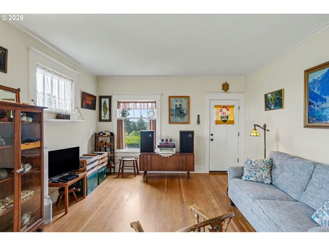 700 OAK St, Silverton, OR 97381