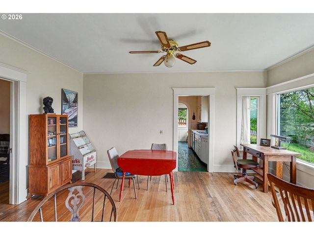 700 OAK St, Silverton, OR 97381