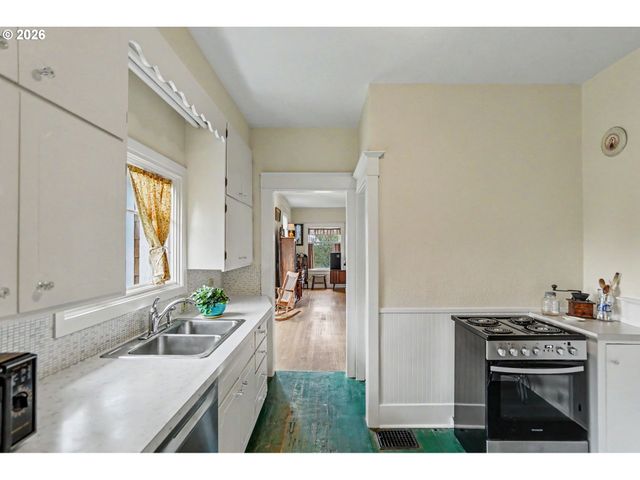 700 OAK St, Silverton, OR 97381