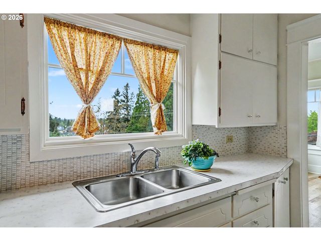 700 OAK St, Silverton, OR 97381