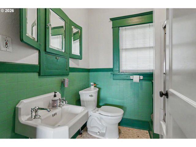 700 OAK St, Silverton, OR 97381