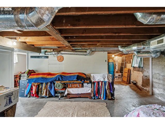 700 OAK St, Silverton, OR 97381