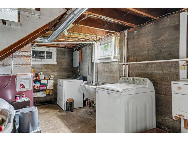 700 OAK St, Silverton, OR 97381