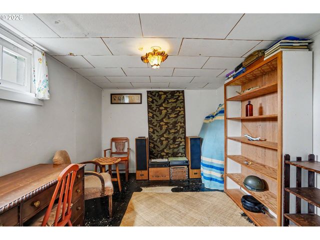 700 OAK St, Silverton, OR 97381