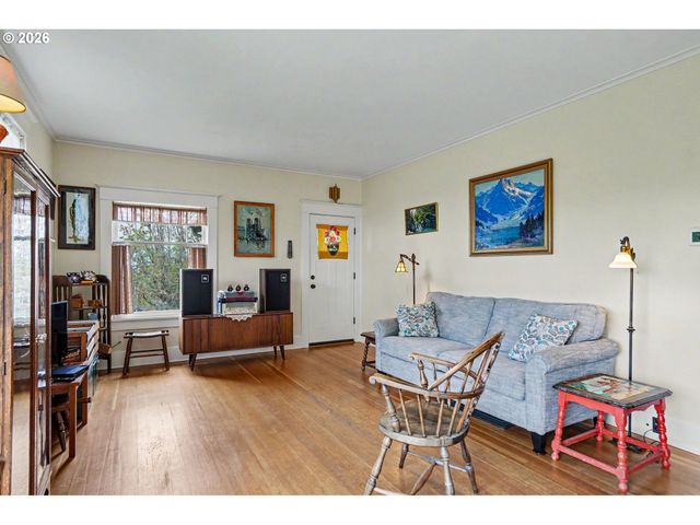 700 OAK St, Silverton, OR 97381