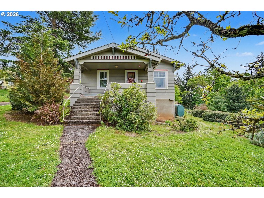 700 OAK St, Silverton, OR 97381