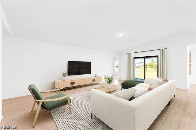 2022 NE 9th AVE, Cape Coral, FL 33909