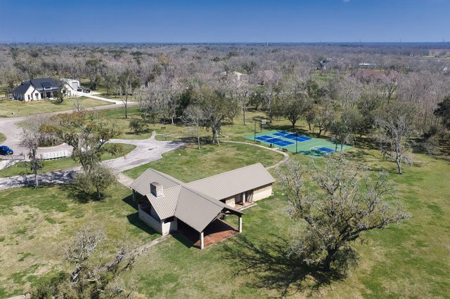 3018 Bayou View Court, Richwood, TX 77515