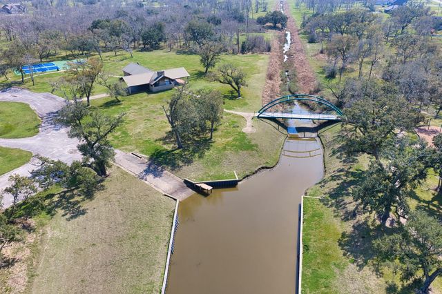 3018 Bayou View Court, Richwood, TX 77515