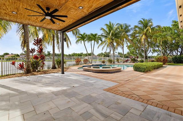 926 Marina Dr, Weston, FL 33327