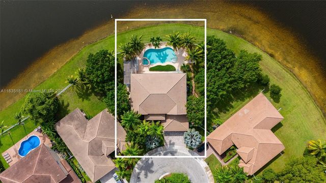 926 Marina Dr, Weston, FL 33327
