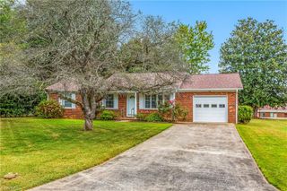 108 Hinshaw Avenue, Yadkinville, NC 27055
