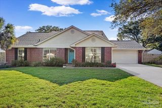 2832 Winners Cir Dr, Navarre, FL 32566