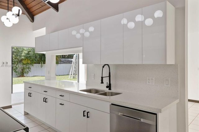 18490 SW 83rd Ave, Cutler Bay, FL 33157