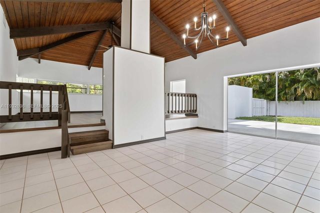 18490 SW 83rd Ave, Cutler Bay, FL 33157