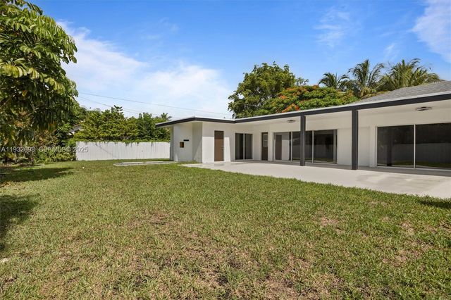 18490 SW 83rd Ave, Cutler Bay, FL 33157