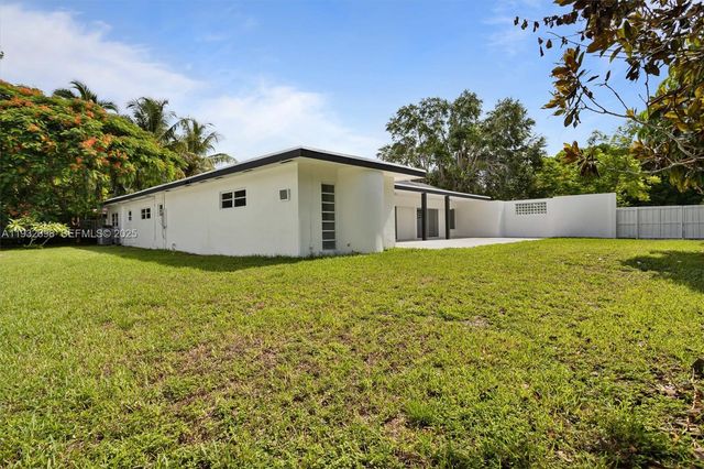 18490 SW 83rd Ave, Cutler Bay, FL 33157