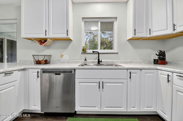 3607 Roberta Drive, Toledo, OH 43614