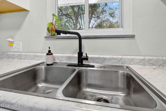 3607 Roberta Drive, Toledo, OH 43614