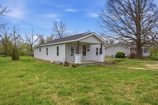 310 Smith Ave, Hohenwald, TN 38462