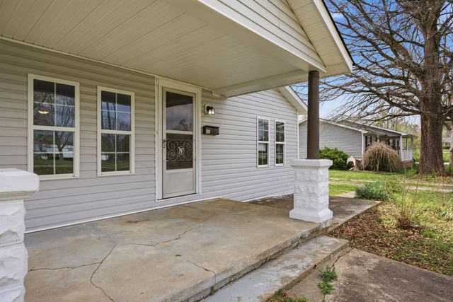 310 Smith Ave, Hohenwald, TN 38462