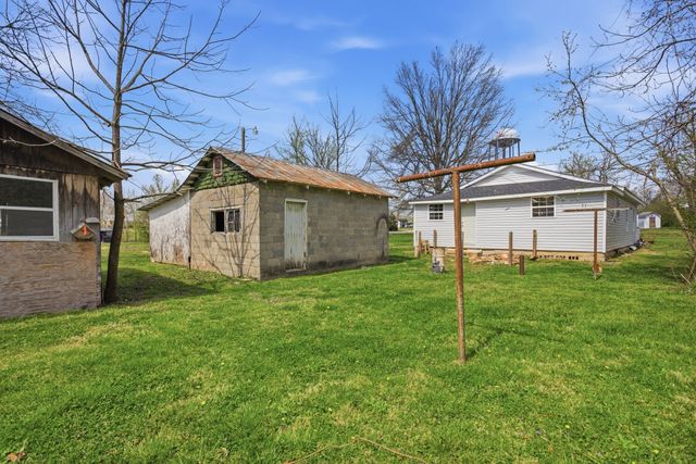 310 Smith Ave, Hohenwald, TN 38462