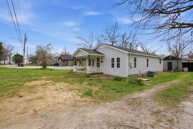 310 Smith Ave, Hohenwald, TN 38462