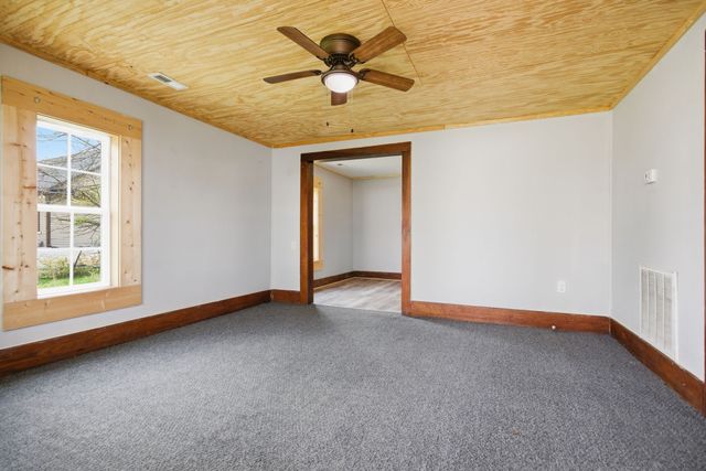 310 Smith Ave, Hohenwald, TN 38462