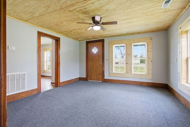310 Smith Ave, Hohenwald, TN 38462