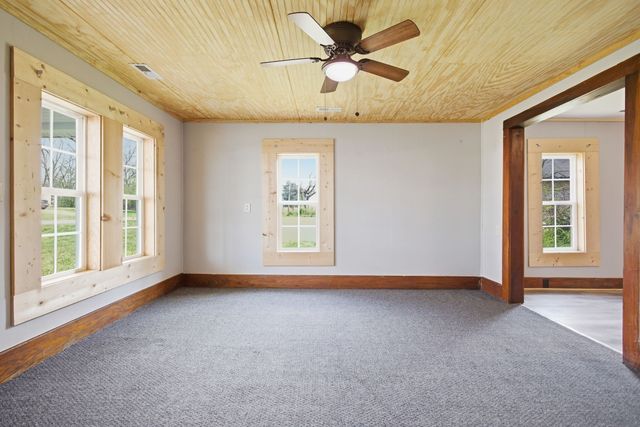 310 Smith Ave, Hohenwald, TN 38462