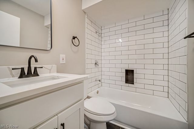 8454 Royalhaven Drive, North Royalton, OH 44133