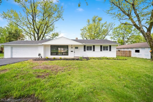 8454 Royalhaven Drive, North Royalton, OH 44133