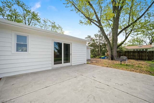 8454 Royalhaven Drive, North Royalton, OH 44133
