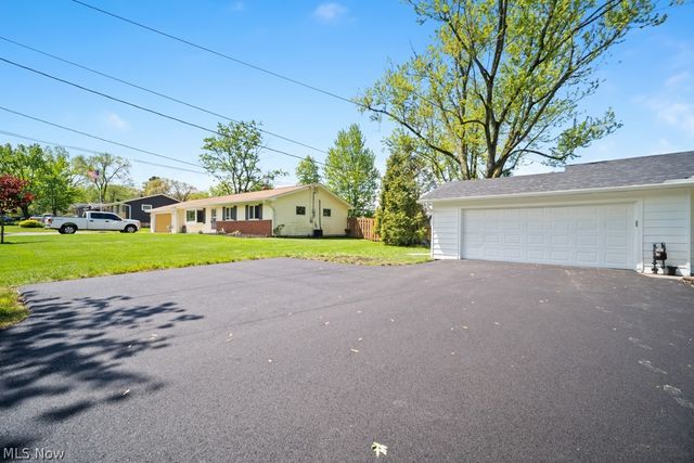 8454 Royalhaven Drive, North Royalton, OH 44133