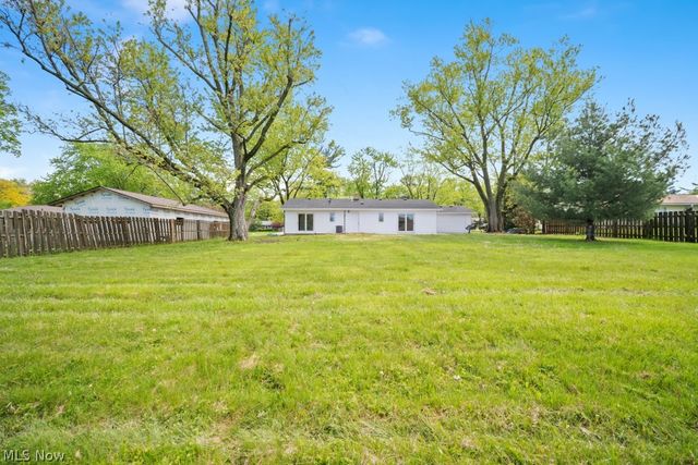 8454 Royalhaven Drive, North Royalton, OH 44133