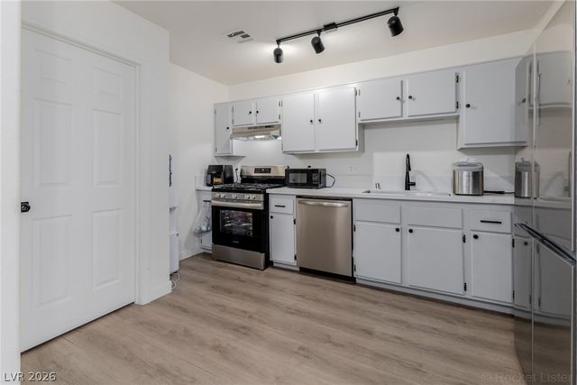 2122 Sleepy Court 2122, Las Vegas, NV 89106