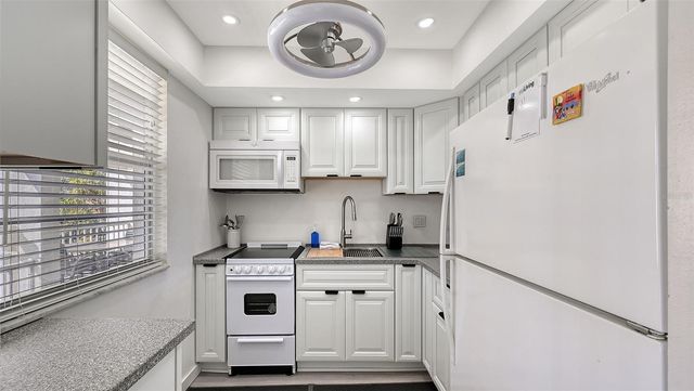 4360 CHATHAM DRIVE 305, Longboat Key, FL 34228