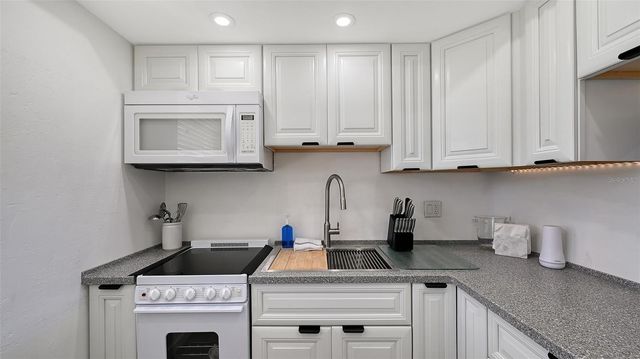 4360 CHATHAM DRIVE 305, Longboat Key, FL 34228