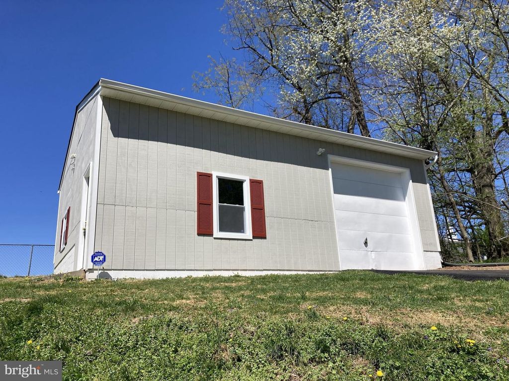 Image 4 of property listing at 3624 KEMPTOWN CHURCH RD, Monrovia, MD 21770