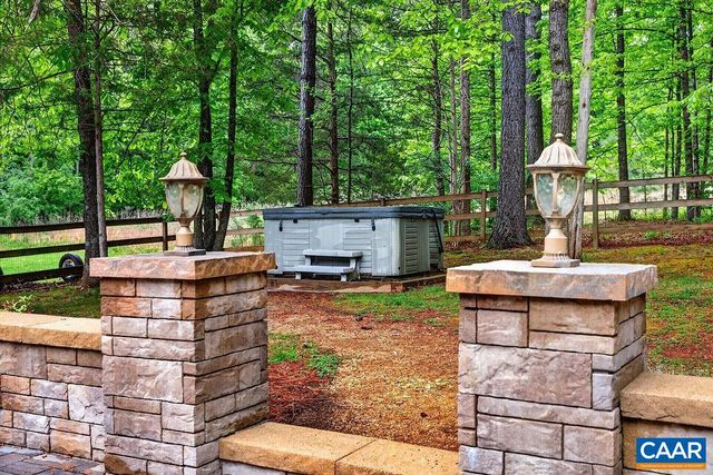 1300 WEST LEIGH DR, Charlottesville, VA 22901